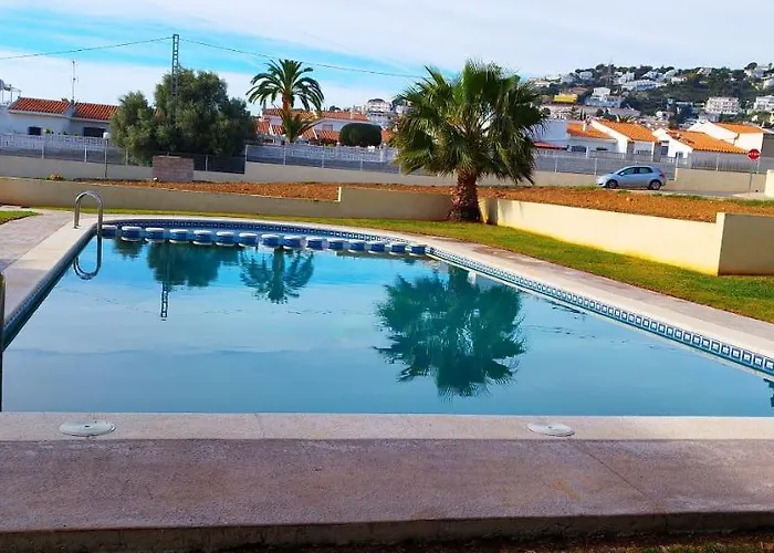 Chalet Independiente Con Vistas En Urbanizacion Privada